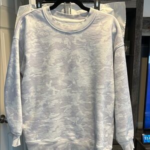 Lululemon unisex White Camo crewneck PTP 24’.  Looks like a M/L